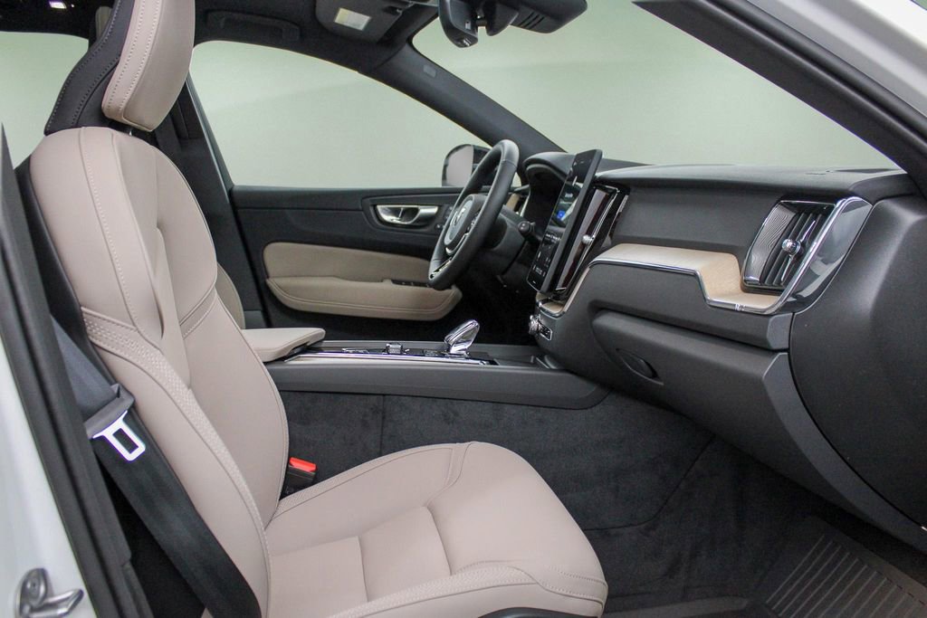 New 2026 Volvo XC60 B5 Plus w/ Protection Package Premier AWD/4WD image 10
