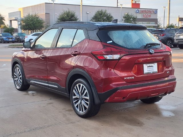 Used 2023 Nissan Kicks SR w/ SR Premium Package FWD image 2