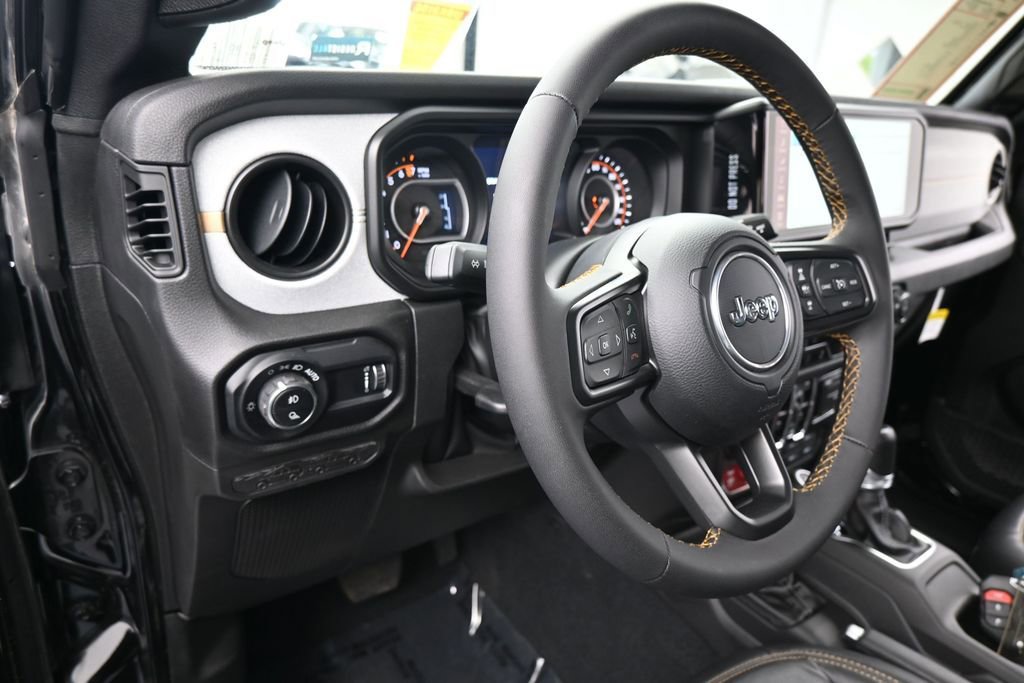 Used 2024 Jeep Gladiator Sport AWD/4WD image 14