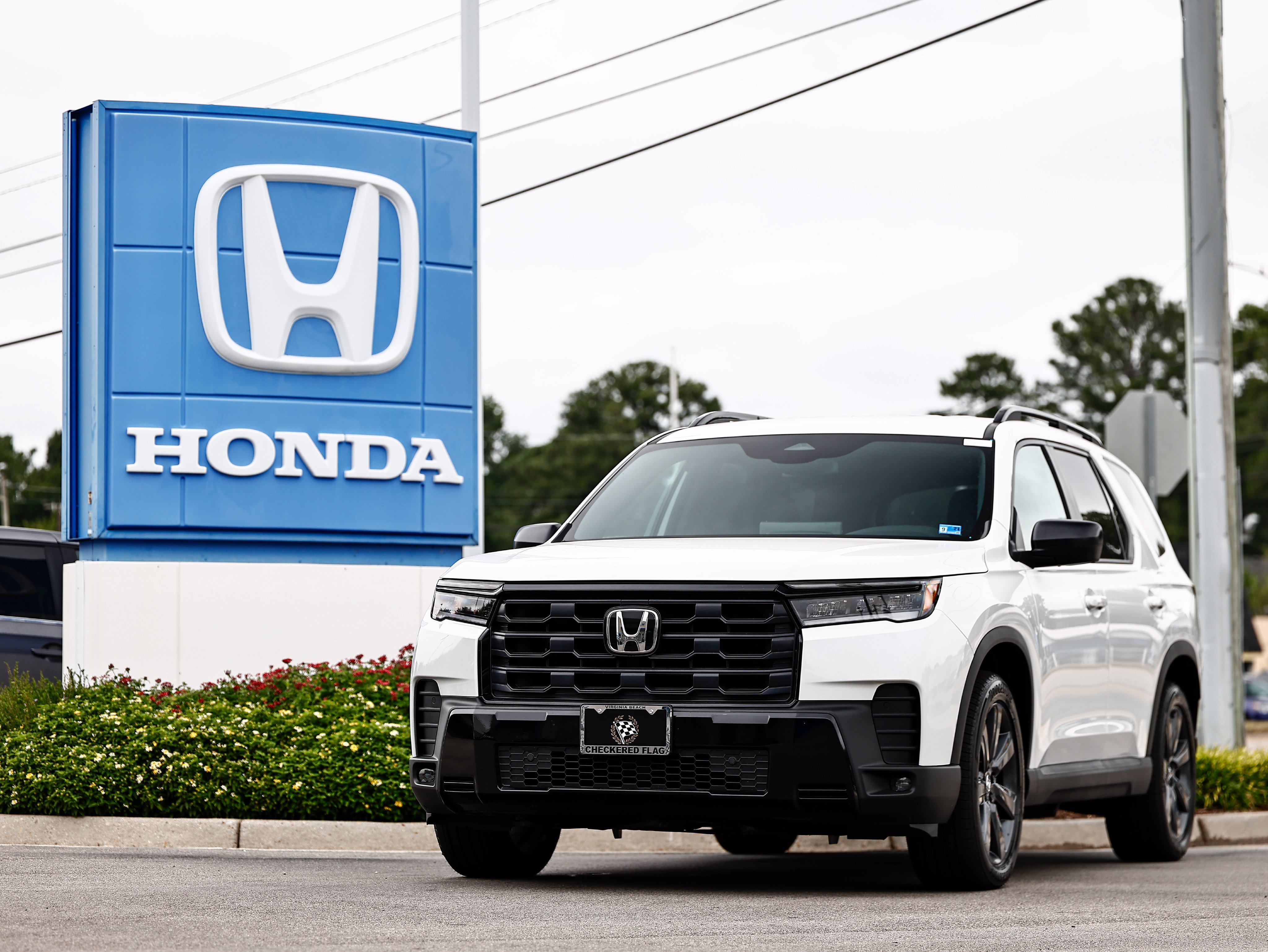 Used 2026 Honda Pilot Sport image 1