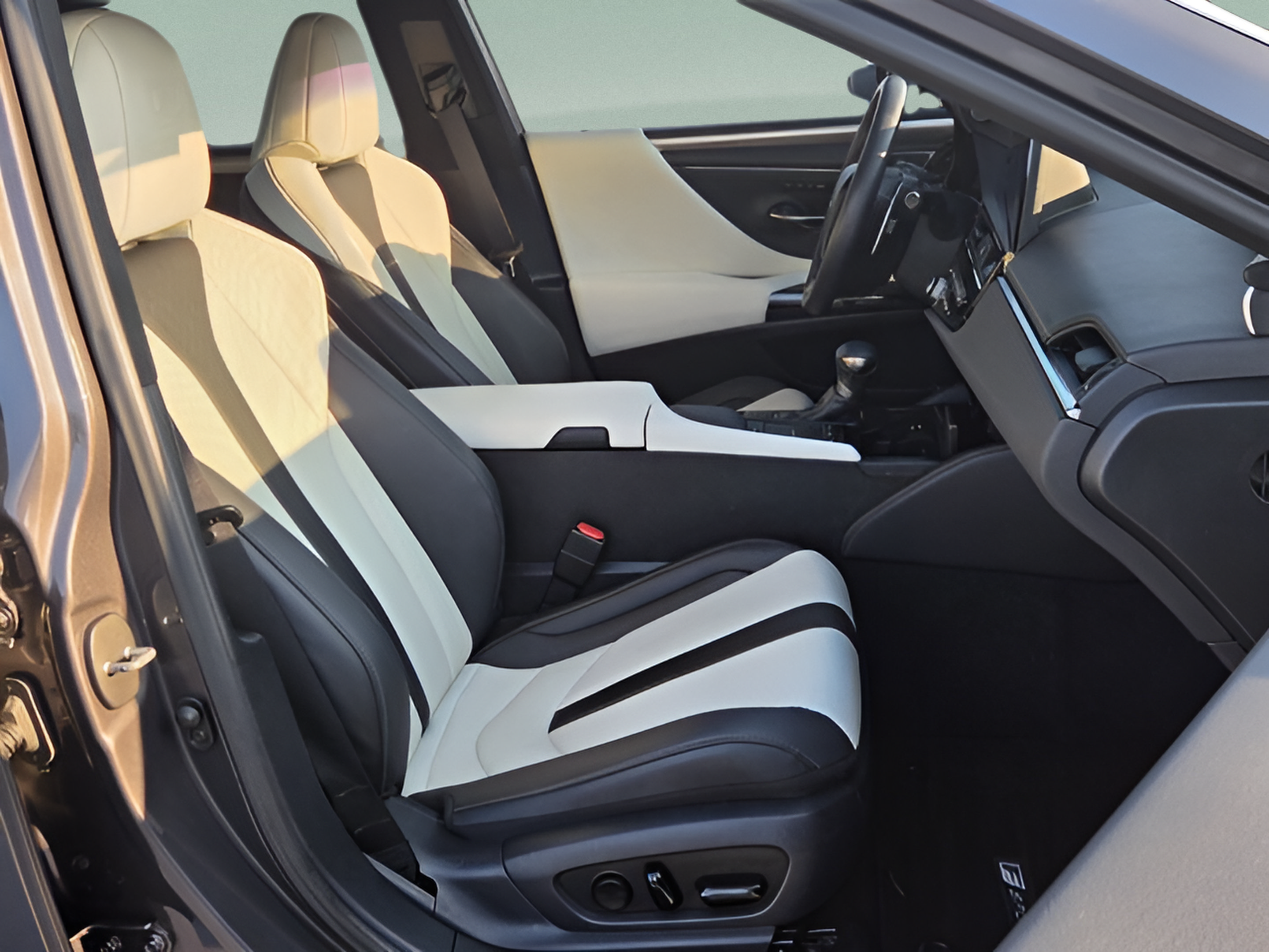 Certified 2022 Lexus ES 350 F Sport w/ Accessory Package 2 FWD image 15