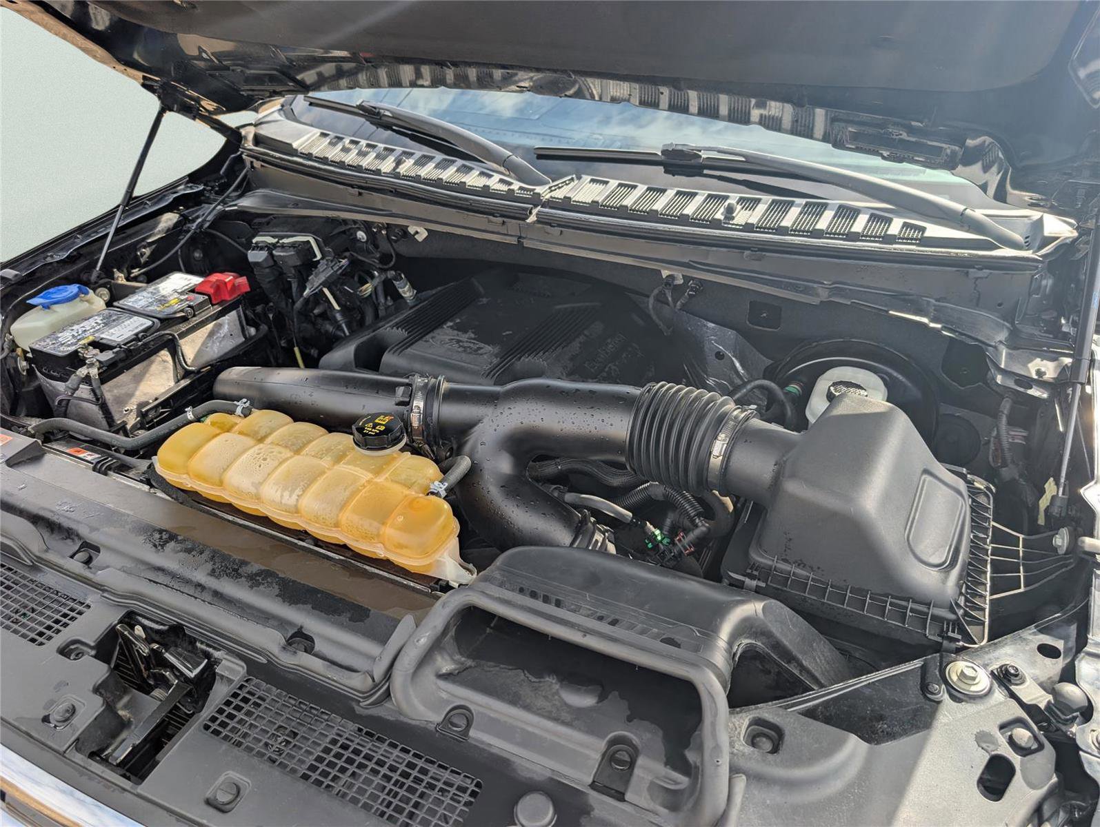 Used 2018 Ford Expedition XLT w/ Equipment Group 202A RWD image 28