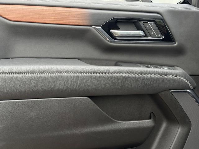 Used 2025 GMC Yukon XL Denali AWD/4WD image 24