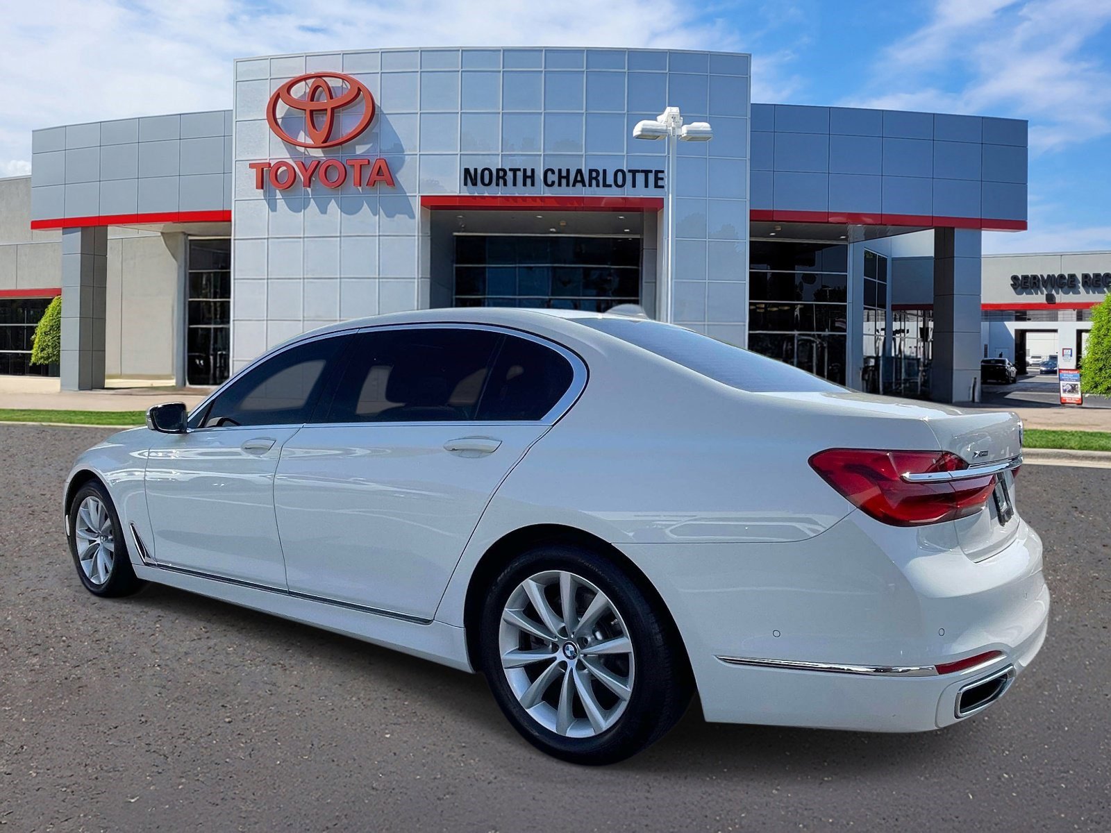 Used 2019 BMW 750i xDrive w/ Executive Package AWD/4WD image 4