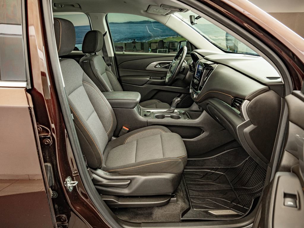 Used 2020 Chevrolet Traverse LT FWD image 33