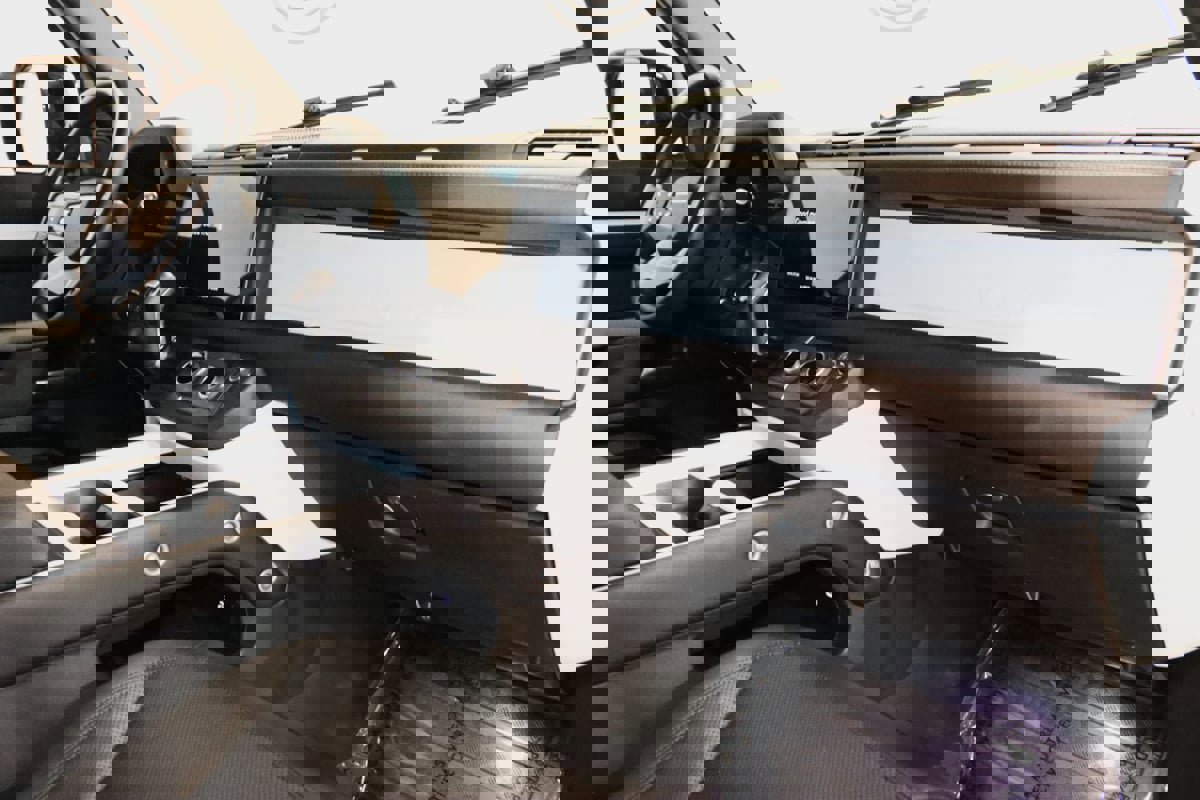 Used 2025 Land Rover Defender 110 S image 63