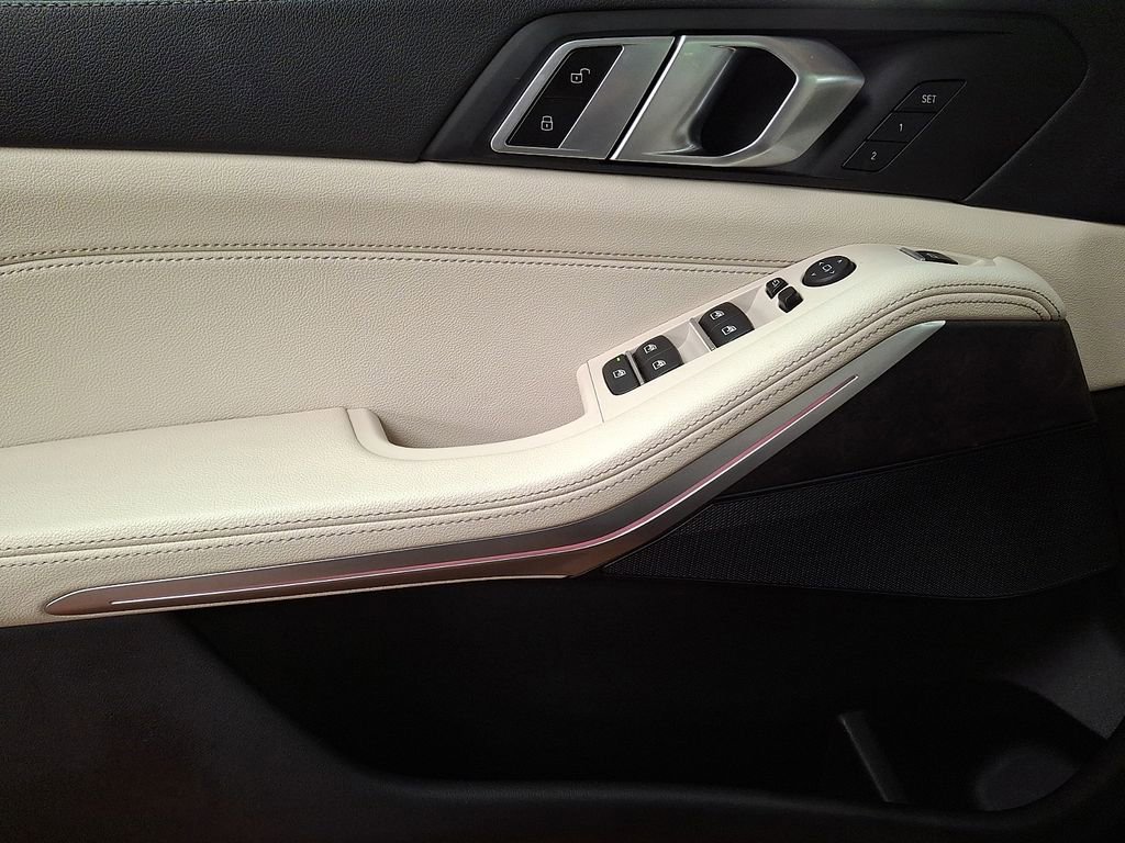 Certified 2022 BMW X5 xDrive40i w/ M Sport Package image 9