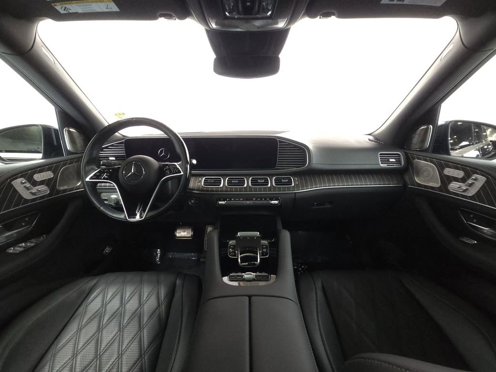 Used 2025 Mercedes-Benz Maybach GLS 600 4MATIC image 27