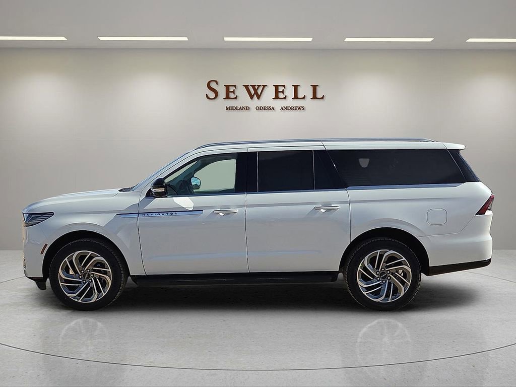 New 2026 Lincoln Navigator L Premier image 2