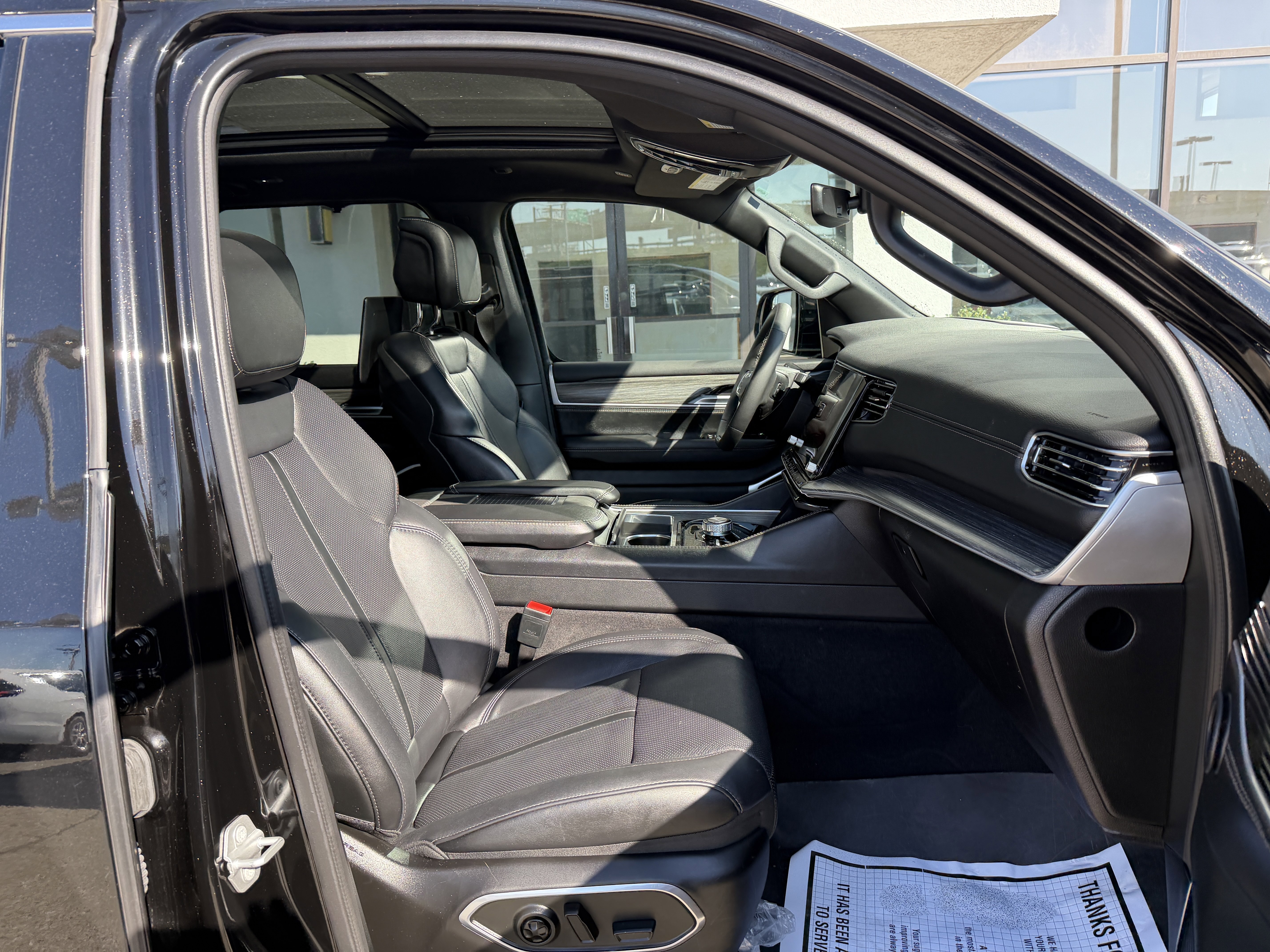 Used 2024 Jeep Wagoneer L Series III w/ Premium Group I image 23