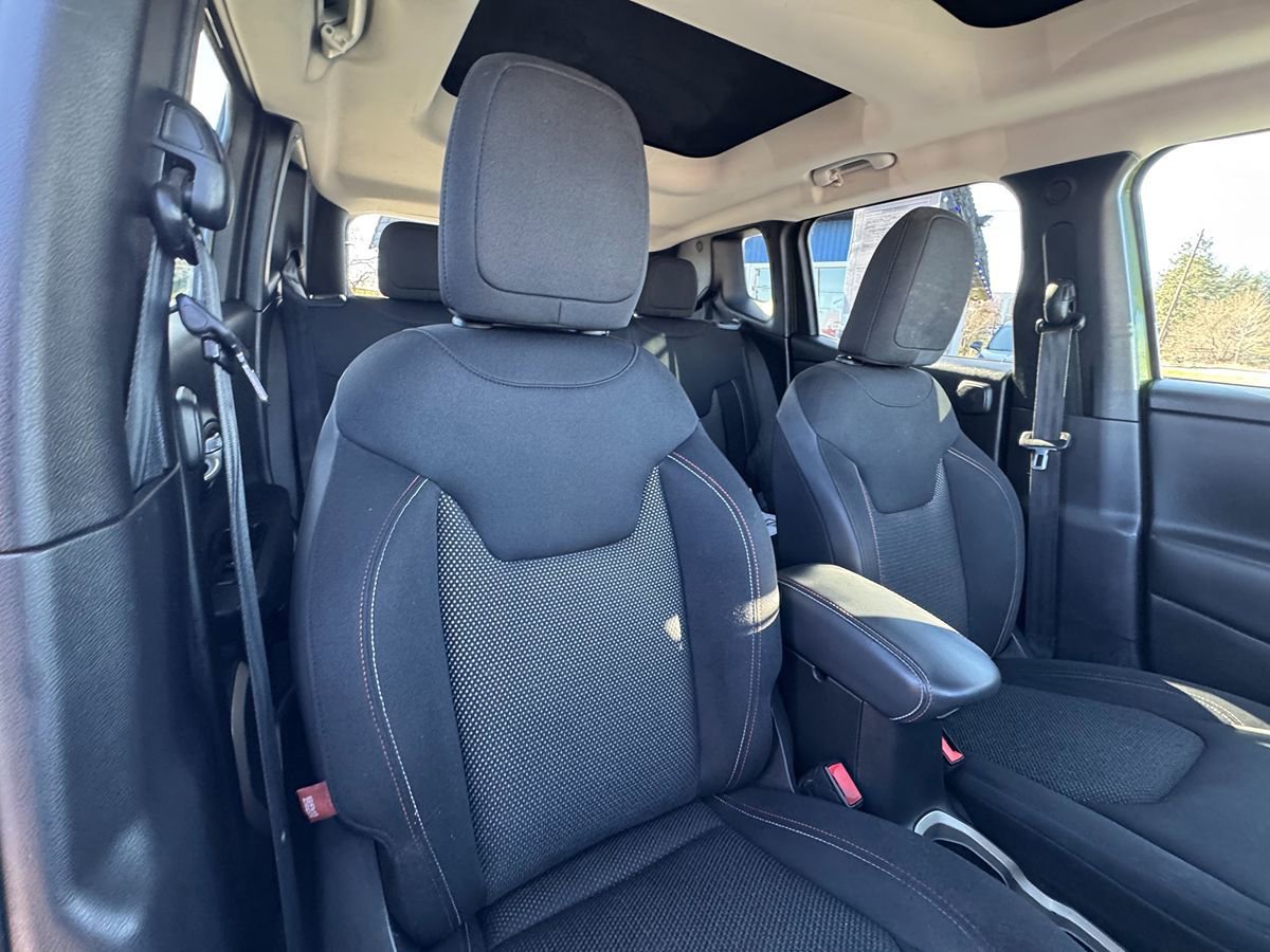 Used 2016 Jeep Renegade 75th Anniversary AWD/4WD image 22