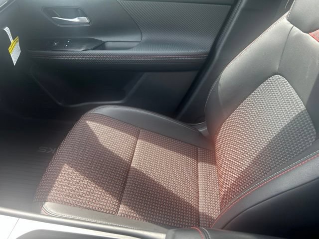 Used 2025 Nissan Kicks SR AWD/4WD image 11