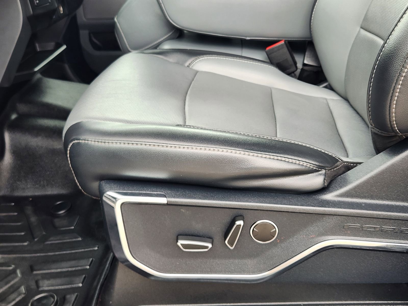 Used 2021 Ford F150 Lariat w/ Equipment Group 501A Mid image 25