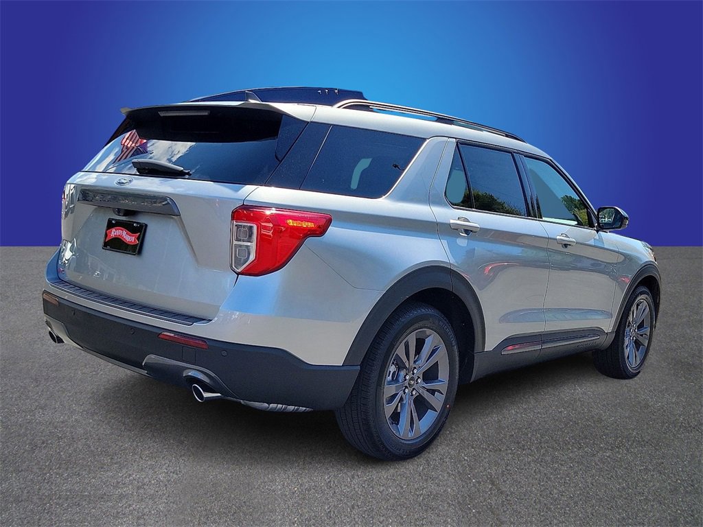 New 2024 Ford Explorer XLT w/ Equipment Group 202A image 3