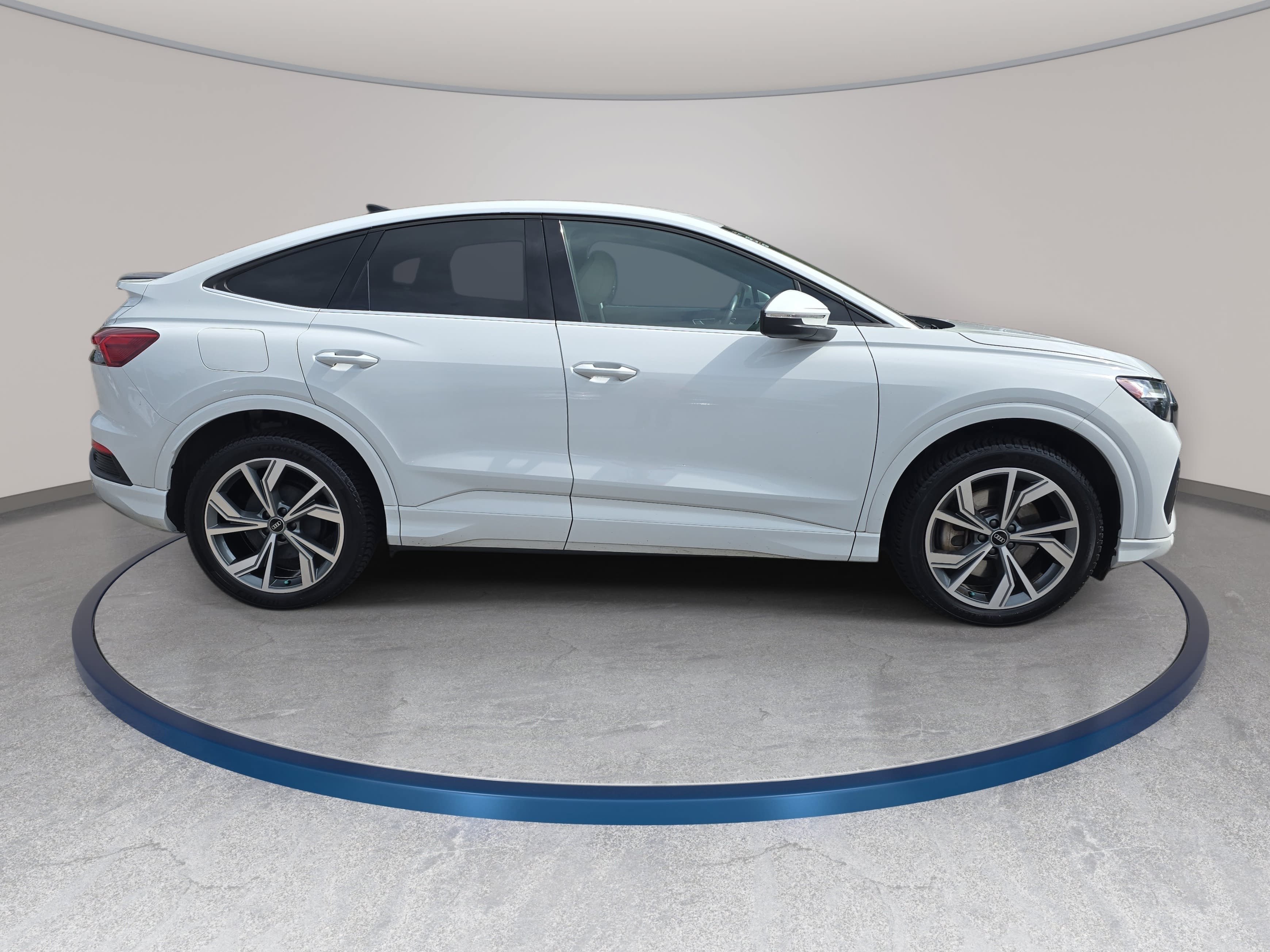 Used 2022 Audi Q4 e-tron Premium Plus AWD/4WD image 4
