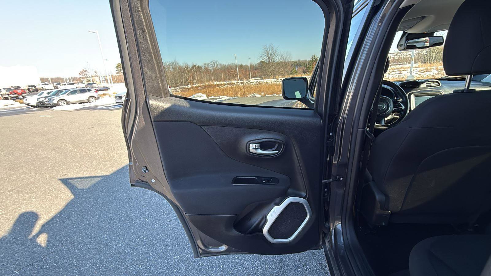 Used 2019 Jeep Renegade Latitude w/ Cold Weather Group image 22