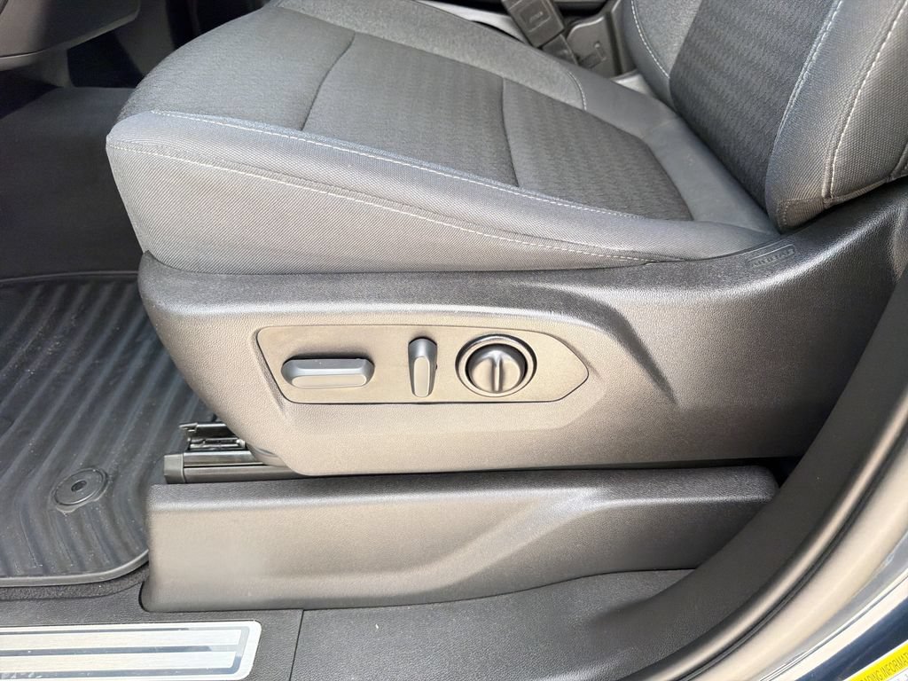 Used 2022 Chevrolet Silverado 1500 LT AWD/4WD image 20