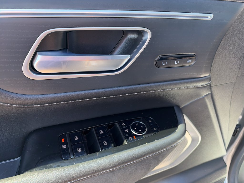 Used 2025 INFINITI QX80 Sensory AWD/4WD image 11