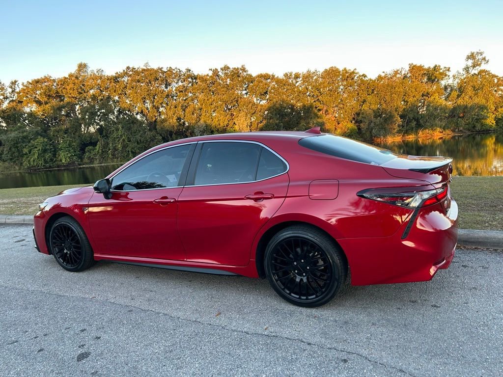 Used 2024 Toyota Camry SE image 3