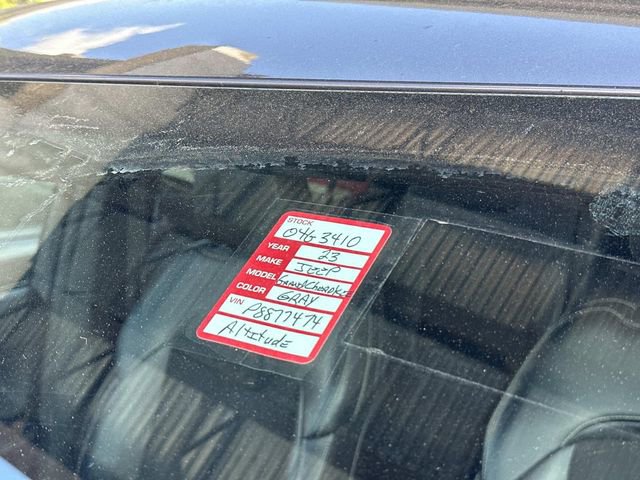 Used 2023 Jeep Grand Cherokee L Laredo image 7