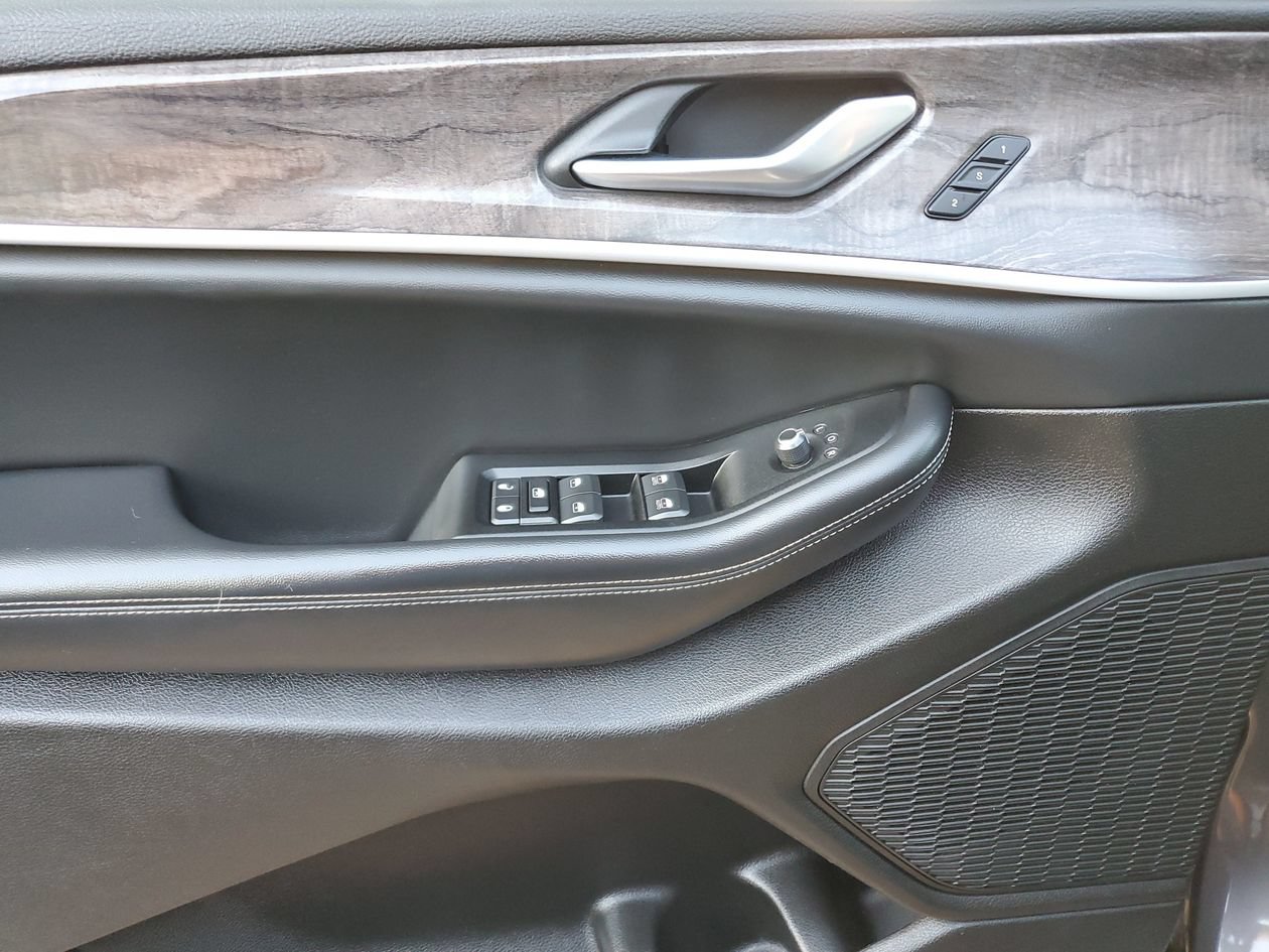 Used 2024 Jeep Grand Cherokee Limited RWD image 16