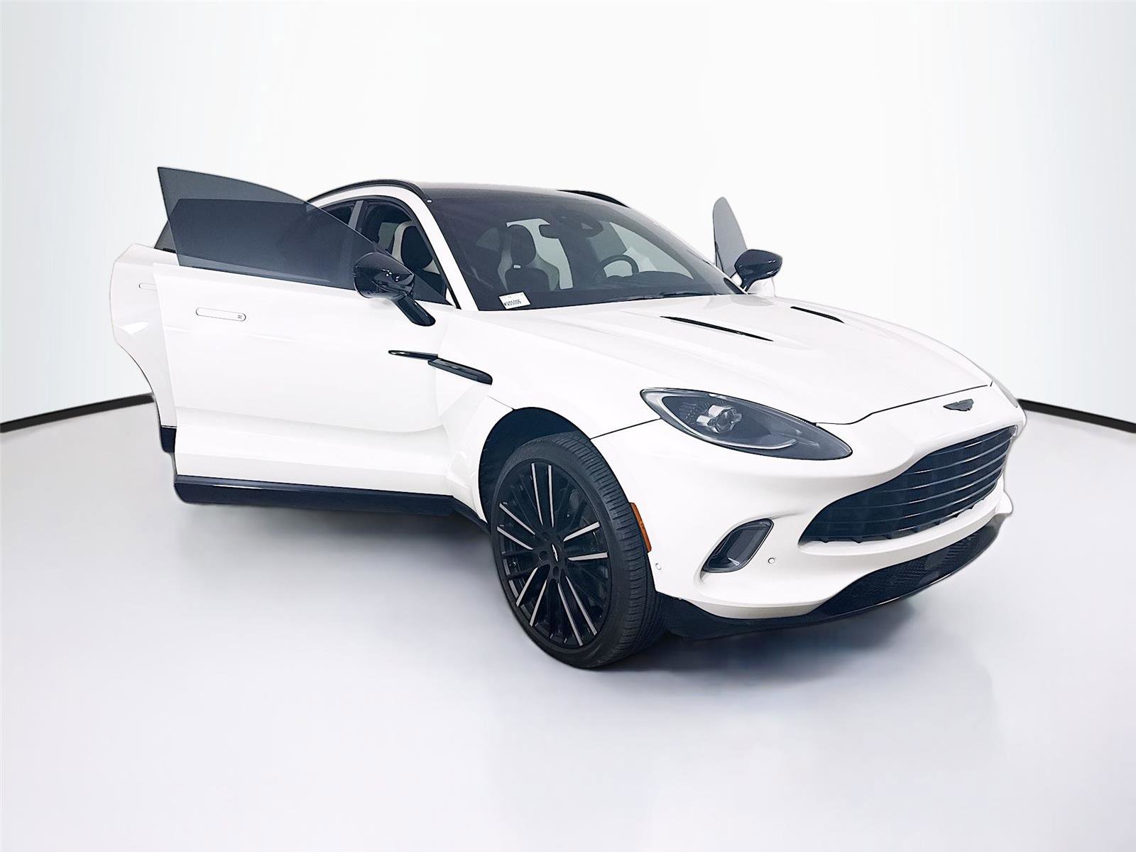 Used 2022 Aston Martin DBX image 14
