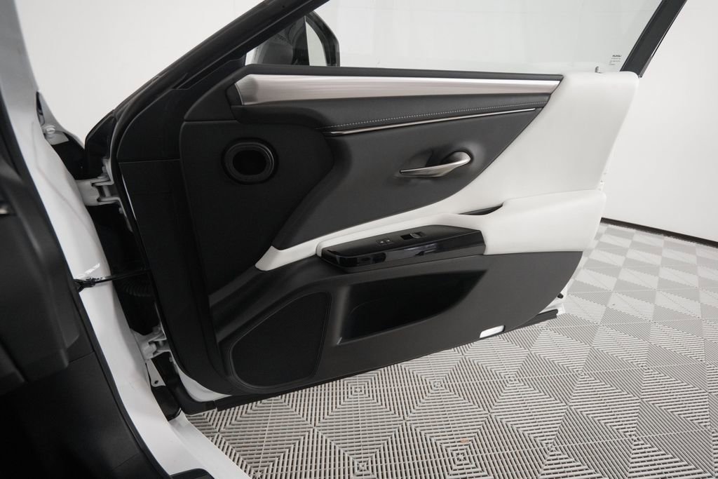 Certified 2022 Lexus ES 300h F Sport w/ Accessory Package image 21