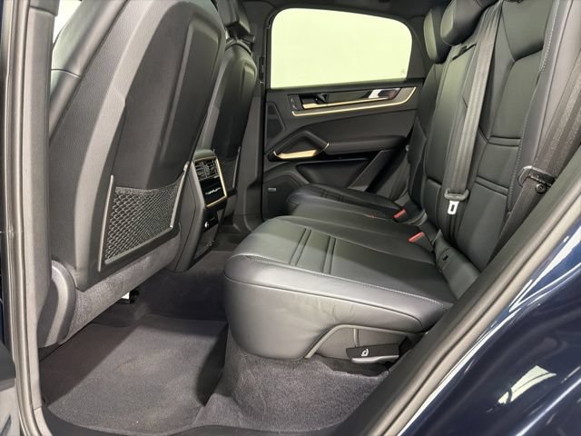 Used 2024 Porsche Cayenne Coupe AWD/4WD image 17