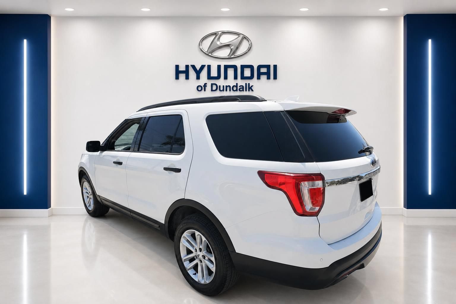 Used 2016 Ford Explorer FWD image 2