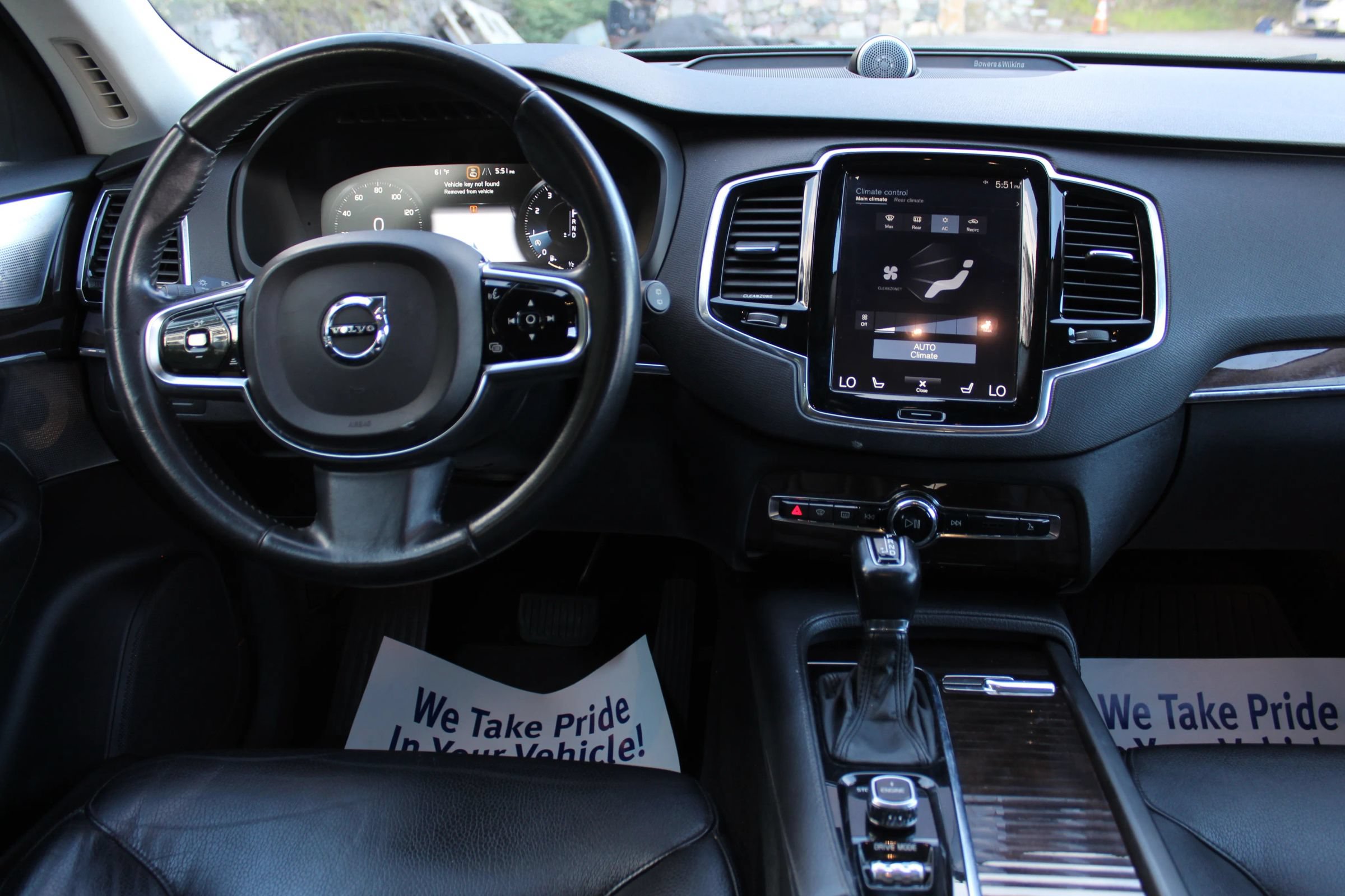 Used 2016 Volvo XC90 T6 Momentum w/ Momentum Plus Package AWD/4WD image 20