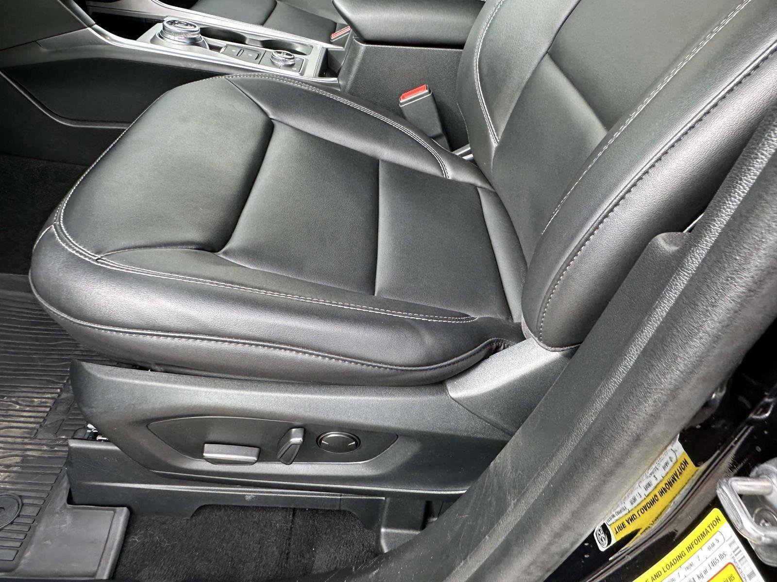 Used 2023 Ford Explorer XLT w/ Equipment Group 202A image 18