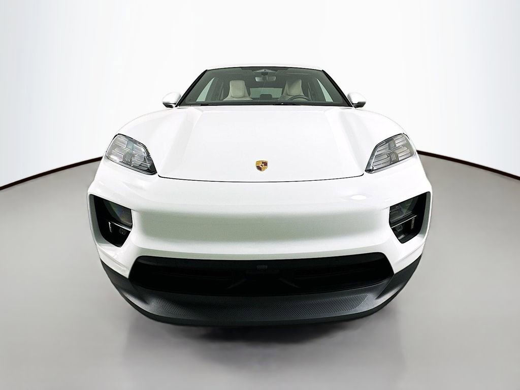 Certified 2025 Porsche Macan Electric image 6