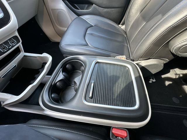 Used 2024 Chrysler Pacifica Touring-L image 25