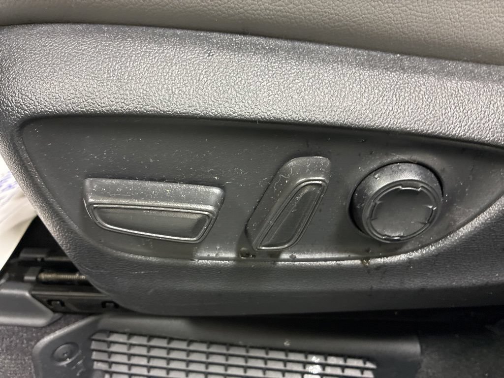 Used 2025 Toyota Sienna XLE AWD/4WD image 12