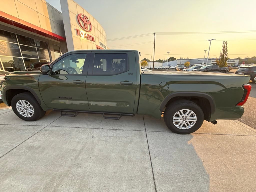 Used 2022 Toyota Tundra SR5 w/ SR5 Premium Package AWD/4WD image 8