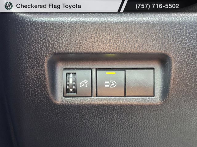 Used 2022 Toyota RAV4 XLE AWD/4WD image 17