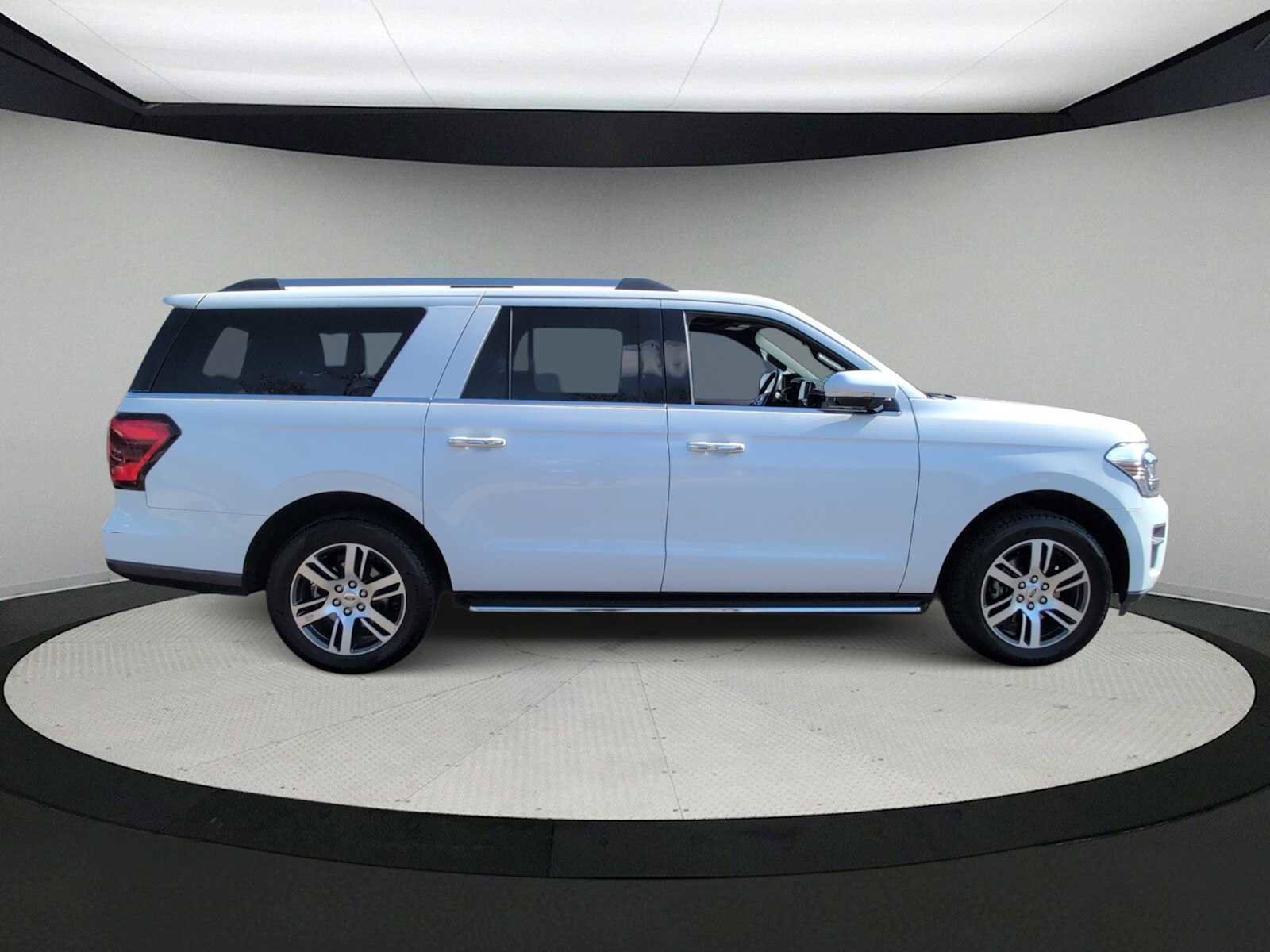 Used 2023 Ford Expedition Max Limited image 9