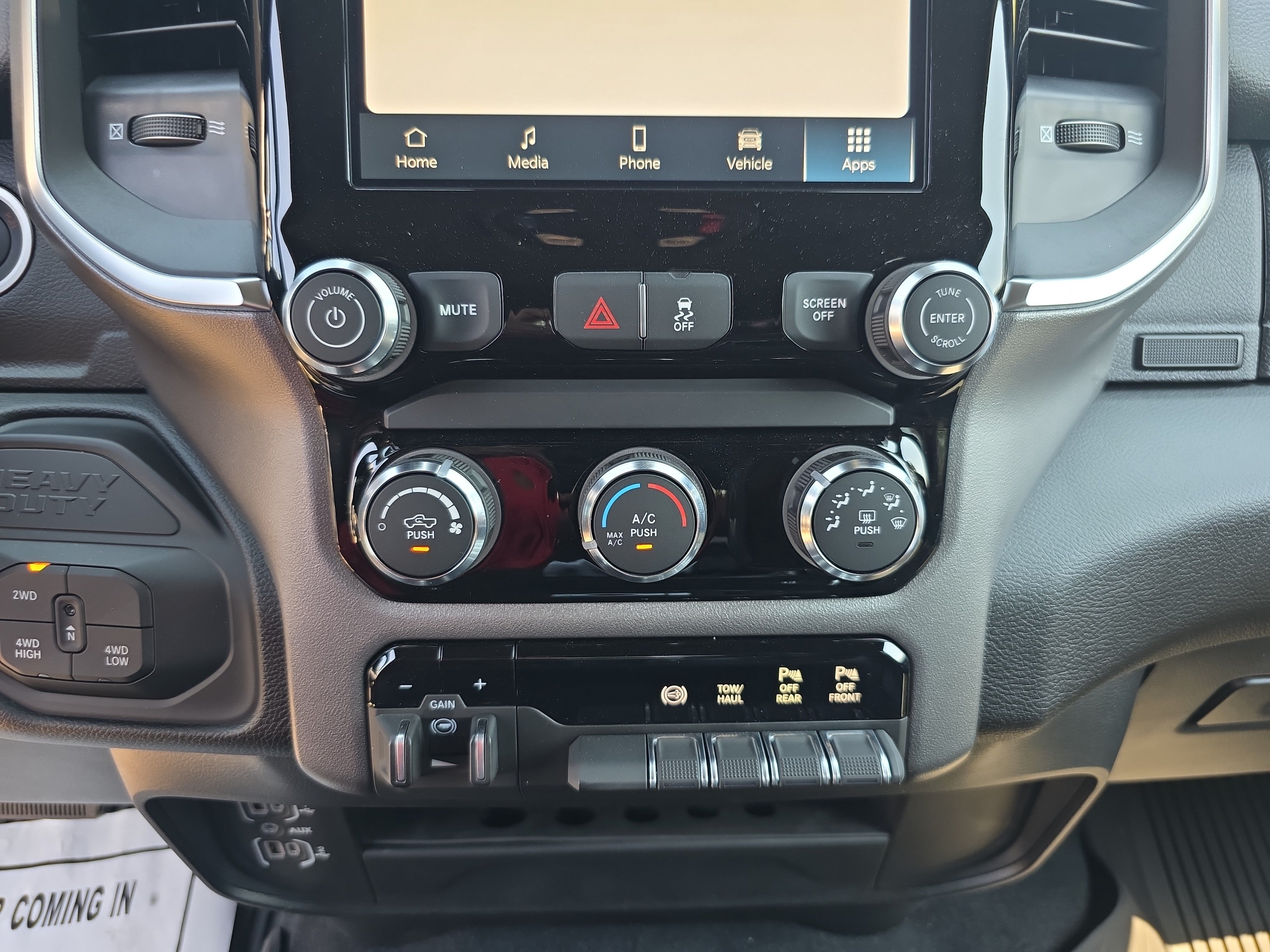 Used 2025 RAM 3500 Big Horn AWD/4WD image 28