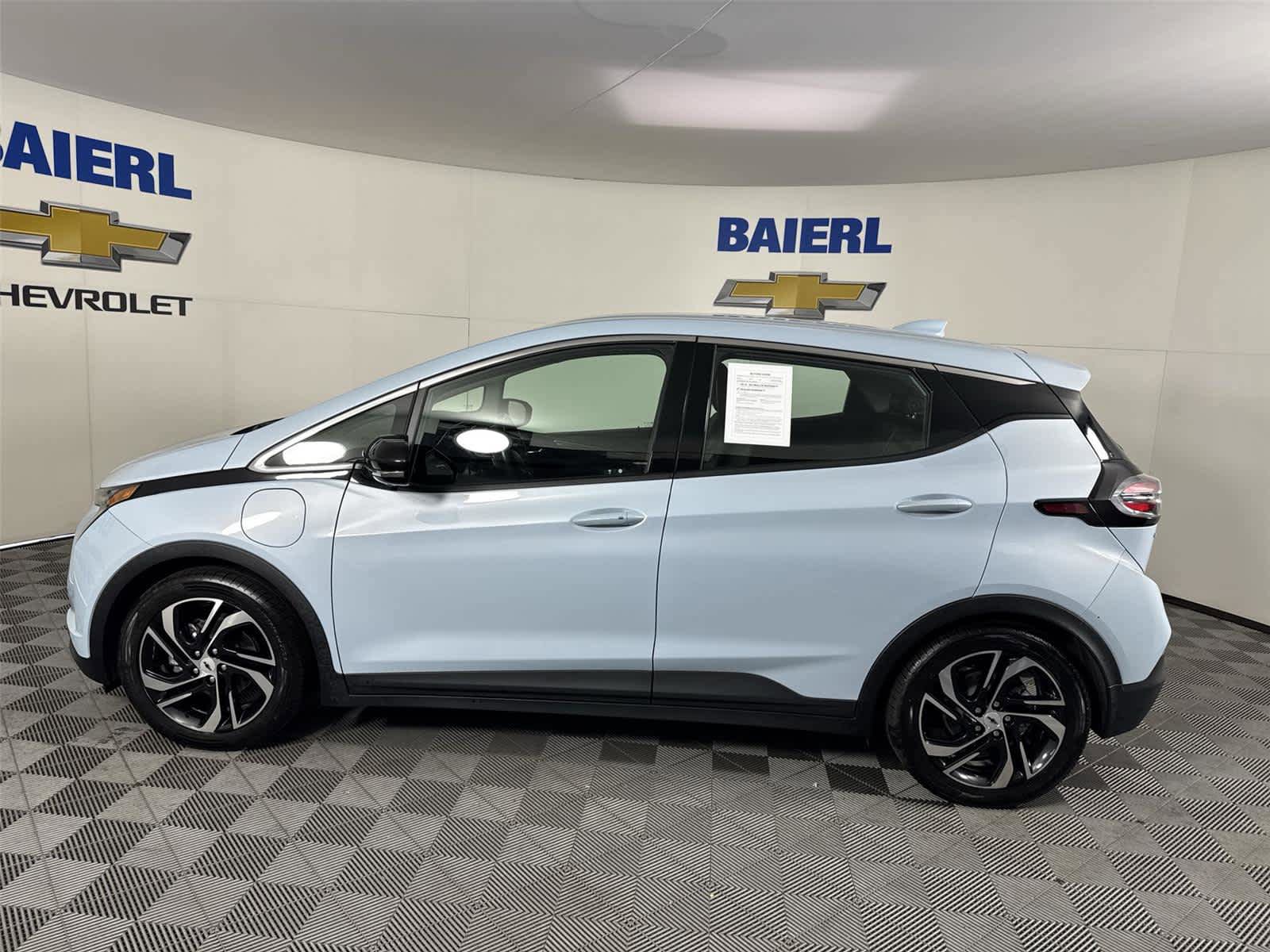 Used 2023 Chevrolet Bolt LT w/ Infotainment Package FWD image 2