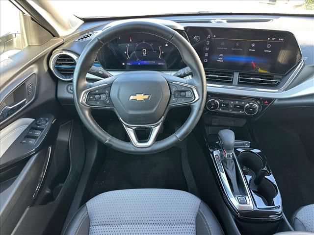 Used 2025 Chevrolet Trax LT w/ Driver Confidence Package FWD image 15