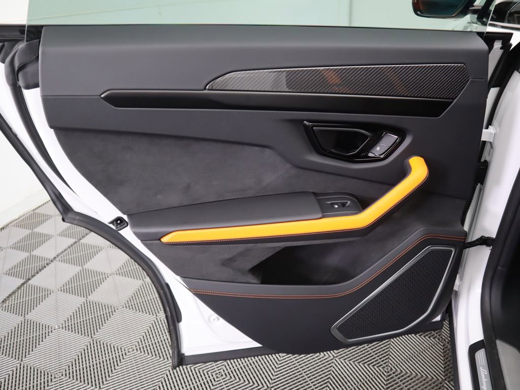 Used 2025 Lamborghini Urus SE image 27