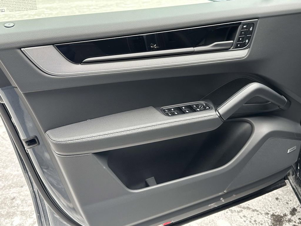 New 2026 Porsche Cayenne AWD/4WD image 18