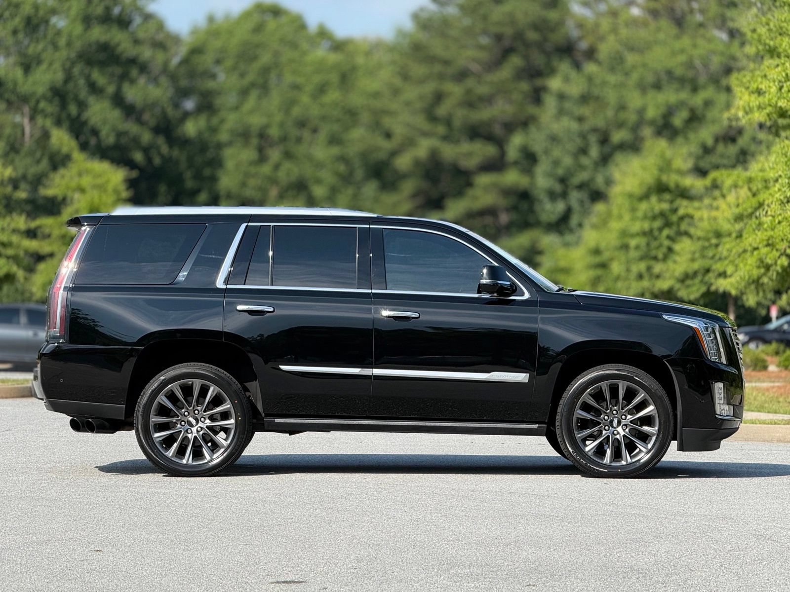 Used 2019 Cadillac Escalade Platinum RWD image 12