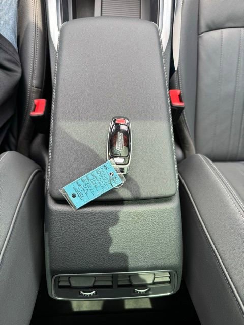 Used 2022 Audi e-tron Premium w/ Convenience Plus Package image 37