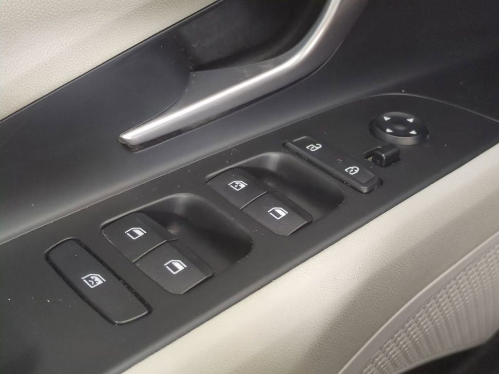 Used 2023 Hyundai Elantra Limited w/ Cargo Package image 30