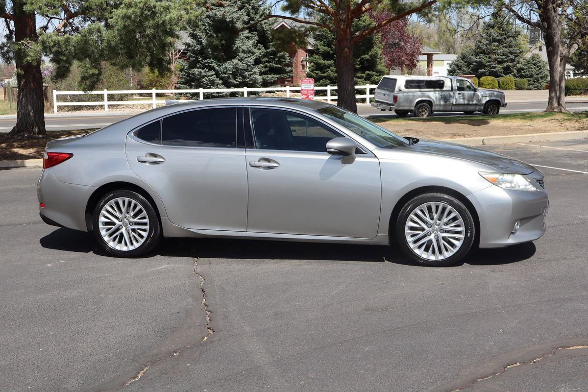 Used 2015 Lexus ES 350 w/ Luxury Package image 3