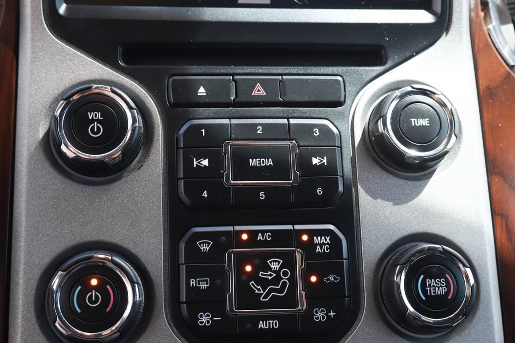 Used 2015 Ford F250 Lariat w/ Lariat Ultimate Package AWD/4WD image 35