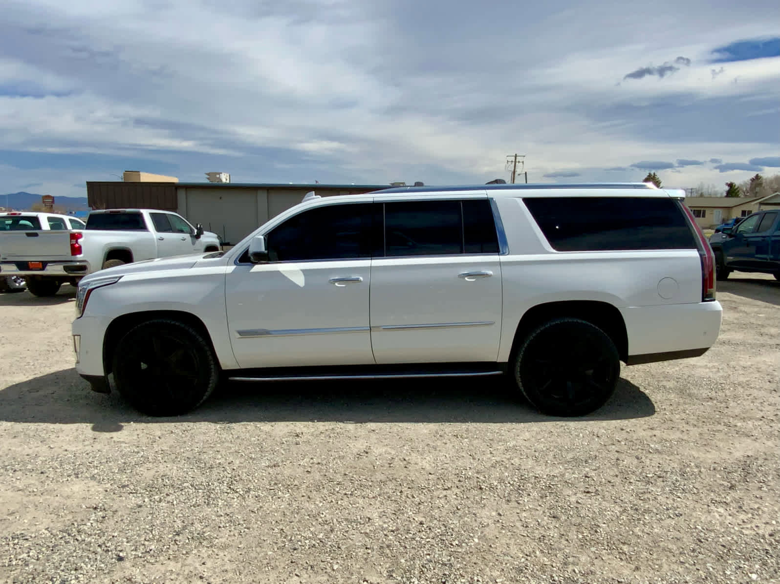Used 2020 Cadillac Escalade ESV Luxury AWD/4WD image 2