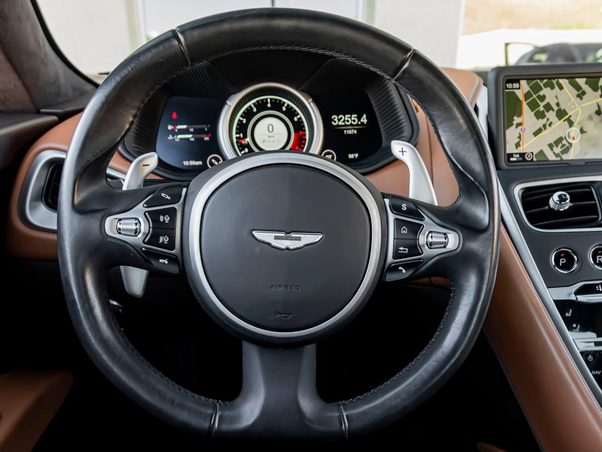 Used 2017 Aston Martin DB11 V12 RWD image 11