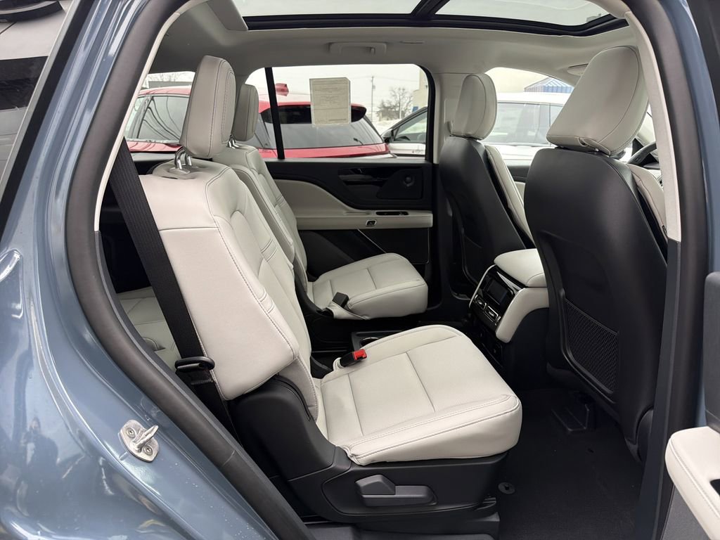 New 2026 Lincoln Aviator Premiere image 8